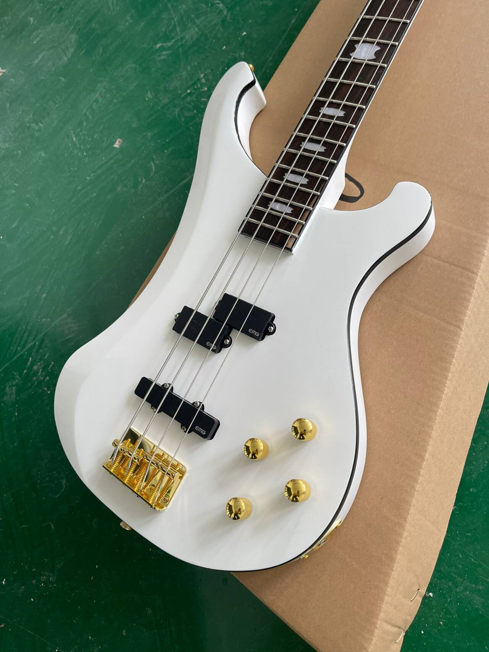 White 4 Strings Electric Bass  - Bass Guitar Fretless 评论和价格