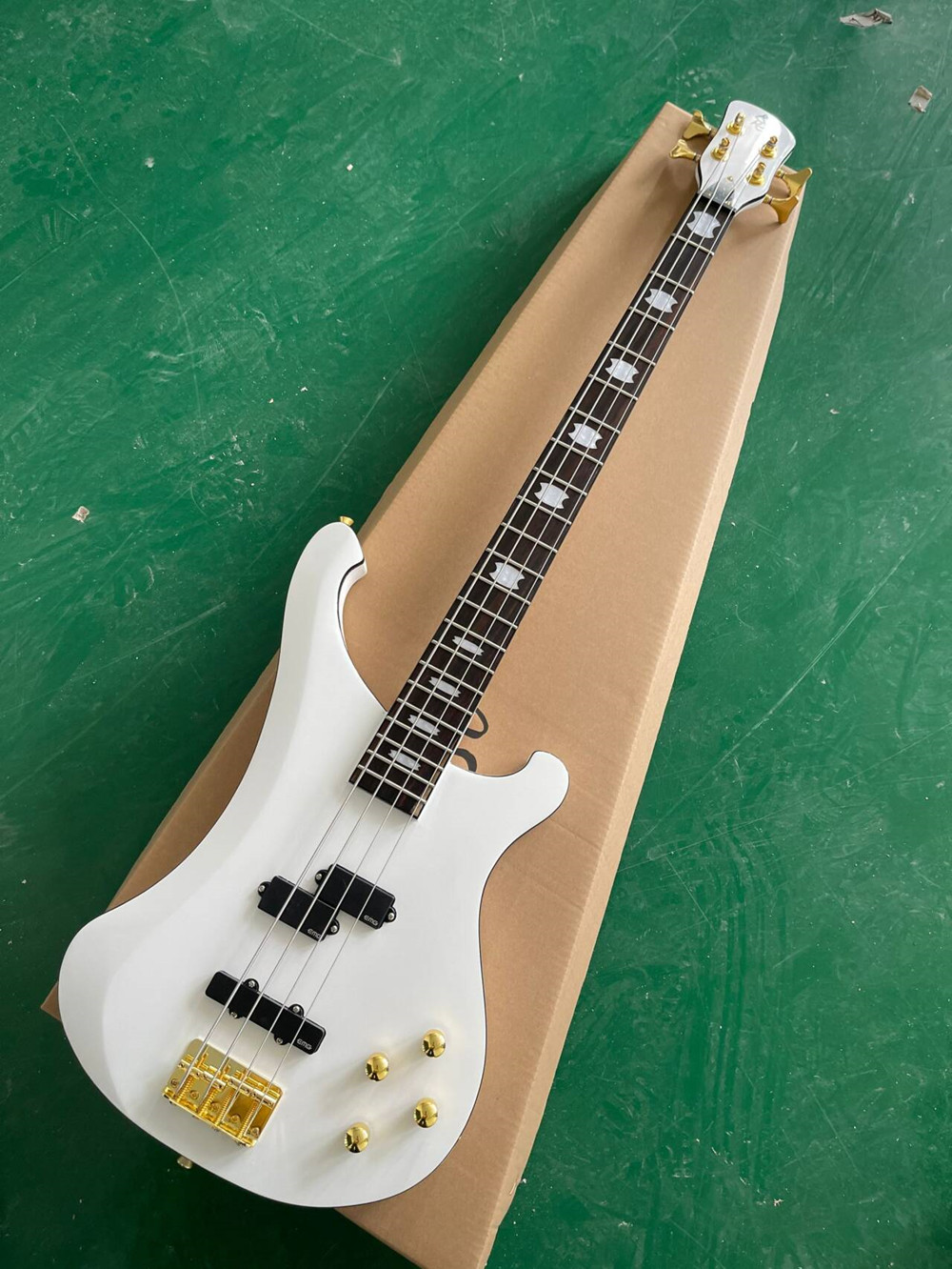 White 4 Strings Electric Bass  - Bass Guitar Fretless 评论和价格