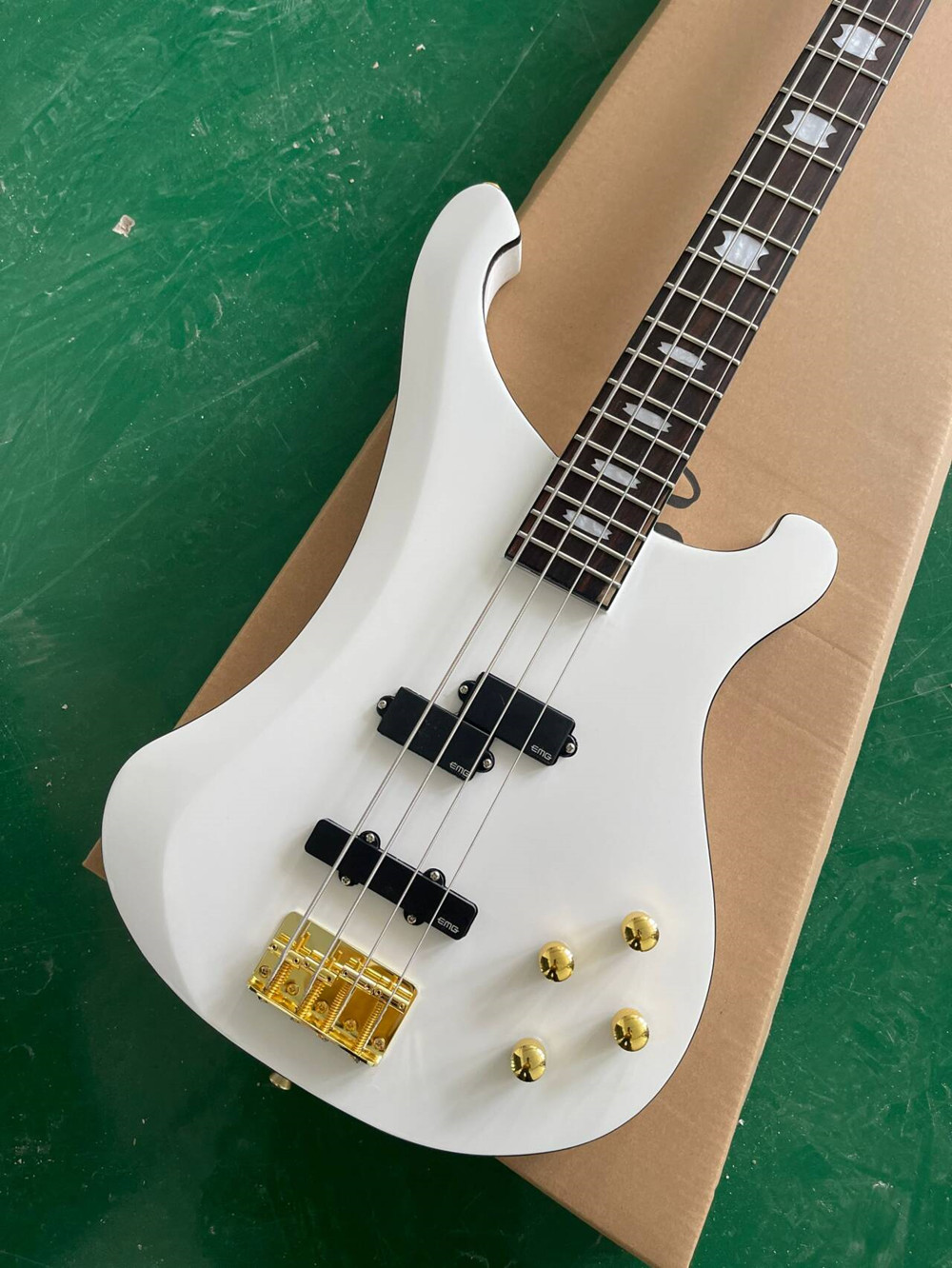 White 4 Strings Electric Bass  - Bass Guitar Fretless 评论和价格
